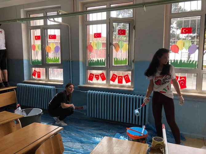 "Geleceğini Renklendir" Dediler, Sınıfları Yenilediler