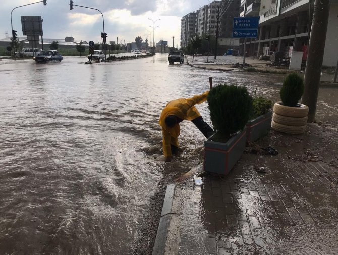 Osmaniye’de Sağanak Ve Dolu Yağışı