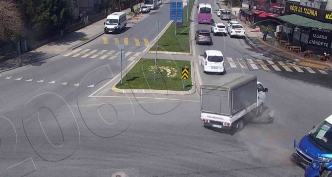 Dikkatsizlik Ve Kural İhlallerinin Getirdiği Kazalar Kamerada