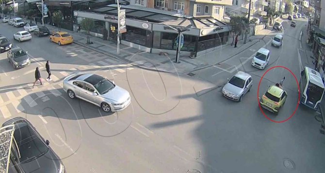 Dikkatsizlik Ve Kural İhlallerinin Getirdiği Kazalar Kamerada