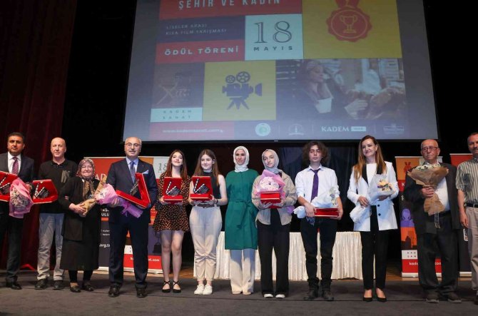 Gençler ‘Şehir Ve Kadın’ı Kısa Filmle Anlattı