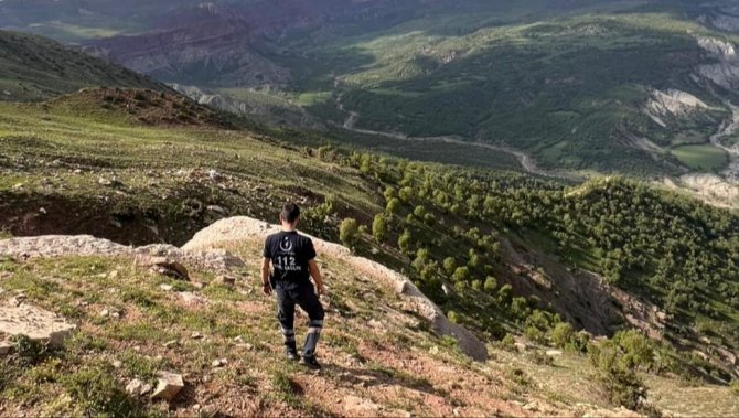 Şırnak’ta Kayalıklardan Düşen Kişi İçin Askeri Helikopter Havalandı