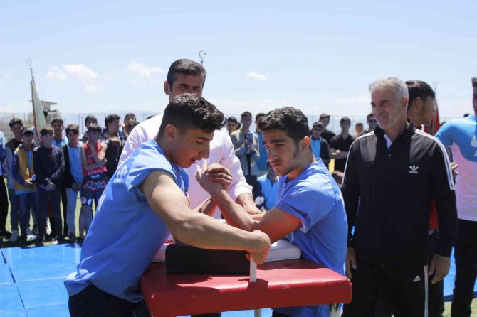 Erciş’te 19 Mayıs Atatürk’ü Anma, Gençlik Ve Spor Bayramı Coşkusu