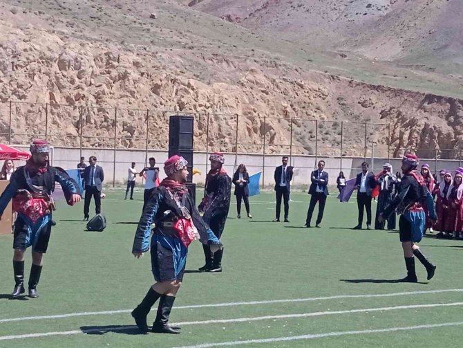 Özalp’te 19 Mayıs Atatürk’ü Anma, Gençlik Ve Spor Bayramı Coşkusu