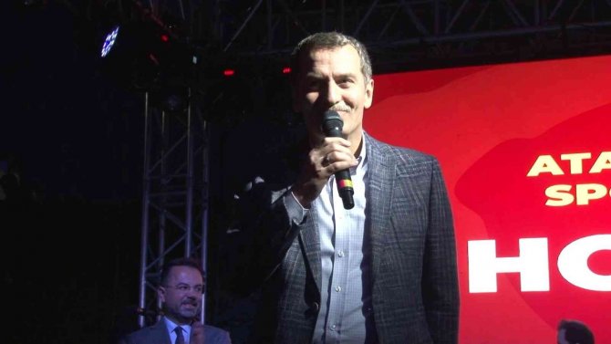 Zeytinburnulu Vatandaşlar 19 Mayıs Coşkusunu Tuğçe Kandemir Konseriyle Yaşadı