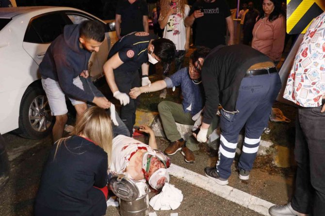 Adana’da Polis Aracıyla Otomobil Çarpıştı: 4 Yaralı