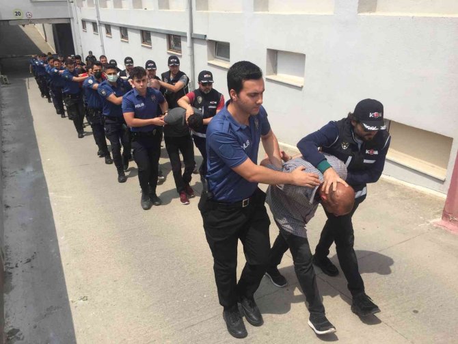 Cinayeti Azmettirmekten Aranan Çete Lideri Şafak Baskınında Yakalandı