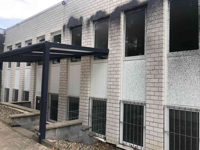Almanya’da Camiye Boyalı Saldırı