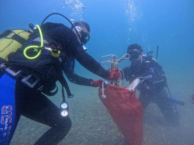 Büyükşehir’den 19 Mayıs’ta Deniz Ve Plaj Temizliği