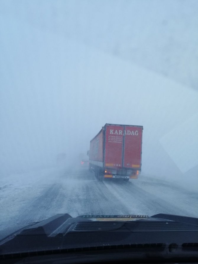 Artvin -Ardahan Sahara Geçidi’nde Mayıs Ayında Kar Yağışı