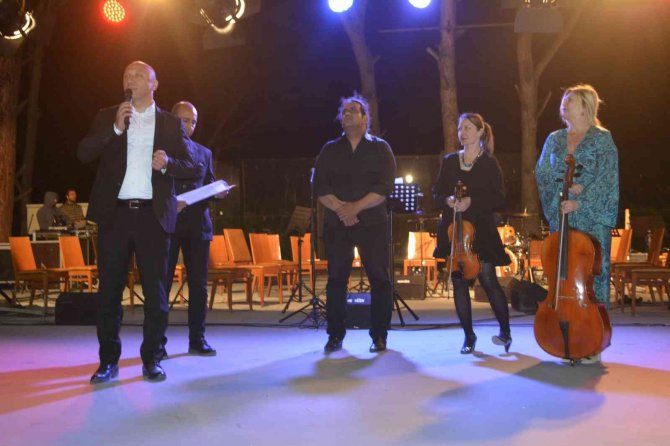 Ayvalık’ta Sebahat-cihan Şişman Güzel Sanatlar Lisesi Öğrencilerinden Gençlik Konseri