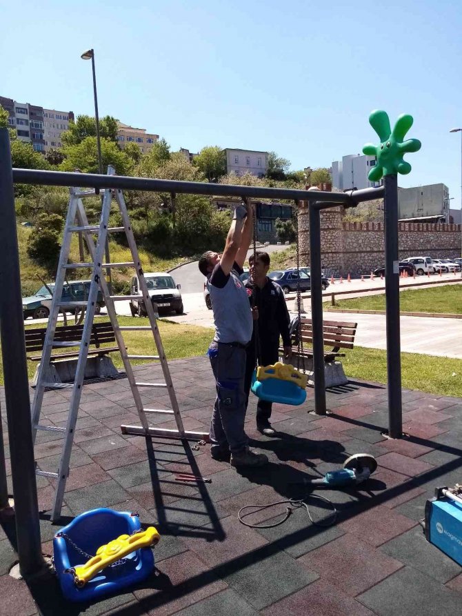 Balıkesir Büyükşehir Belediyesi Park Ve Bahçeleri Güzelleştiriyor