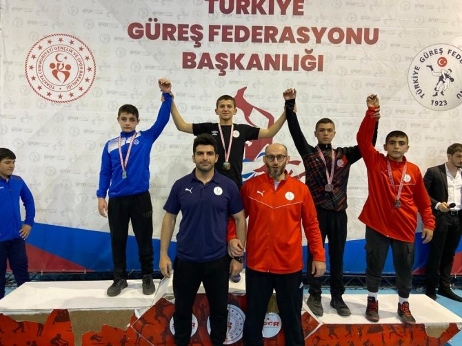 Sporun Her Dalında Bayraklı Farkı