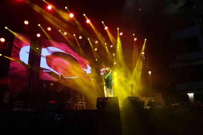 Resul Dindar, Boyabatlılara Unutulmaz Bir Gece Yaşattı