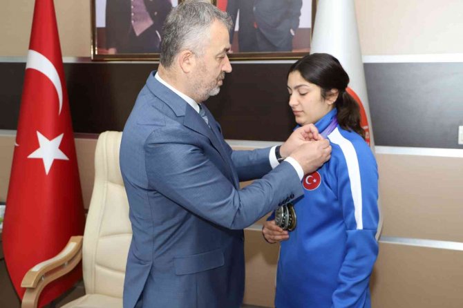 Sinem, Brezilya’dan Madalyalarla Döndü