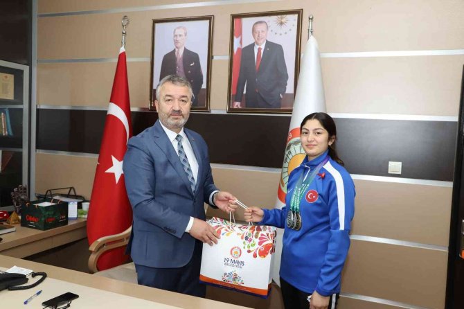 Sinem, Brezilya’dan Madalyalarla Döndü