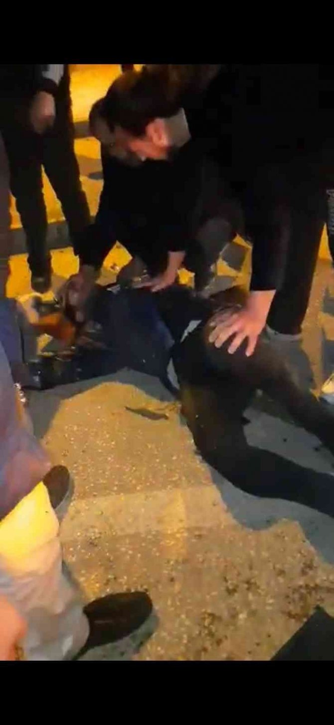 Bursa’da Motosikletli Kuryenin Otomobilin Altında Can Pazarı...