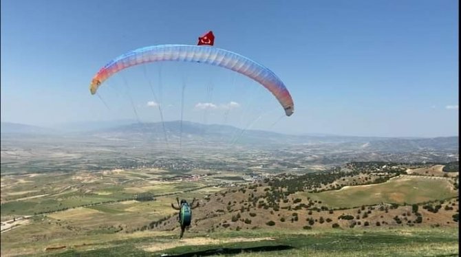 Kaymakamdan Pamukkale Semalarında Anlamlı Uçuş