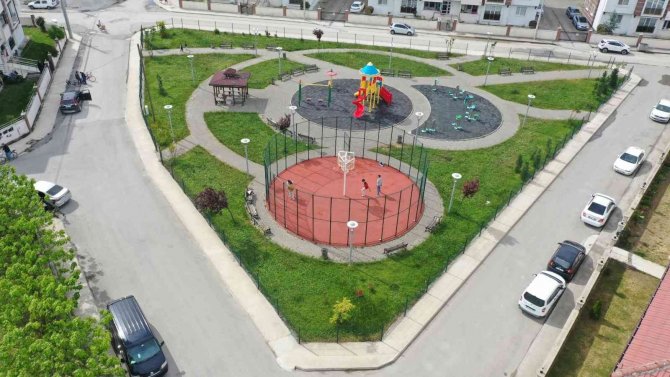Düzce Belediyesi Bir Ayda 8 Spor Parkı Yeniledi