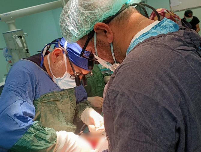 Bir Günde İki Koroner Bypass Yaptılar