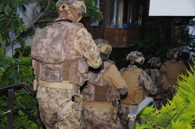 ’Ucuz Konteyner’ İlanıyla 73 Kişiyi Dolandıran Şüphelilere Eş Zamanlı Operasyon