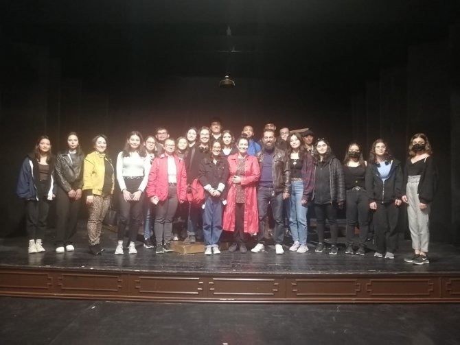 Eskişehirli Gençler Tiyatro İle Buluştu