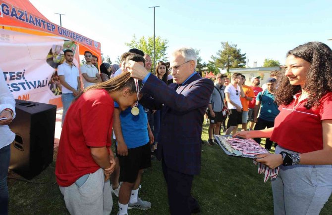 Uluslararası Gençlik Festivalinde Dereceye Giren Sporculara Ödül