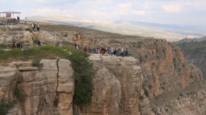 Havelsan Mühendis Ve Üniversite Öğrencileri Akdeniz Kanyonlarını Aratmayan Botan Vadisini Gezdi