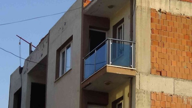 Ayrı Yaşadığı Eşini Öldürdü, Kayınvalidesini Ağır Yaraladı