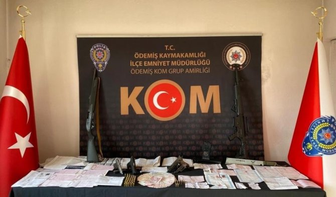 İ̇zmir’deki Tefeci Operasyonunda 2 Tutuklama