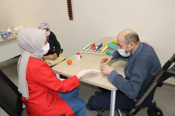 Kırşehir Fizik Tedavi Rehabilitasyon Merkezi 1 Yılda 2 Bin 354 Hastaya Hizmet Verdi