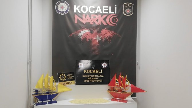 Oyuncak Gemilere Uyuşturucu Saklayan Şüphelilere Polis Şoku