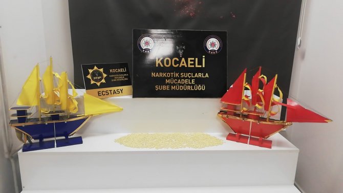 Oyuncak Gemilere Uyuşturucu Saklayan Şüphelilere Polis Şoku