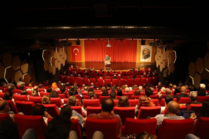 Ünlü Yazarlar Okurlarıyla Buluşuyor