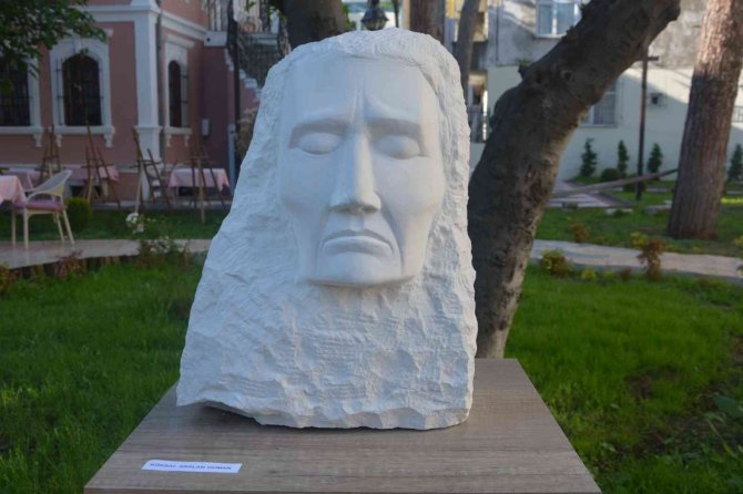 Taşları Sanatla Buluşturan Üniversiteli Gençler 12 Eser Ortaya Çıkardı