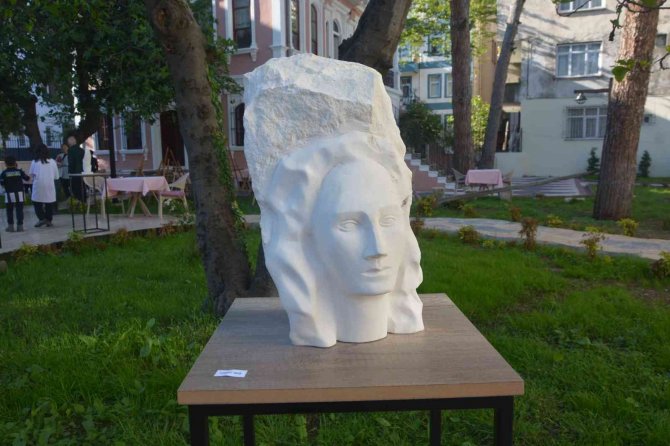 Taşları Sanatla Buluşturan Üniversiteli Gençler 12 Eser Ortaya Çıkardı