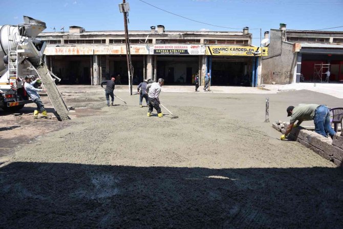 Siverek’te Oto Sanayi Sitesinin Yolları Yeniden Yapılıyor