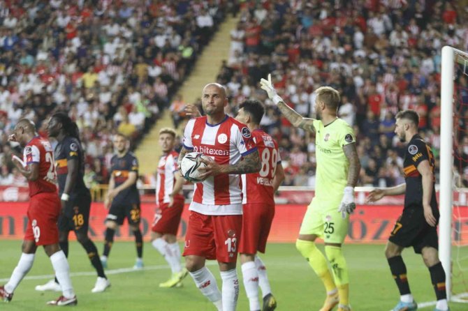 Spor Toto Süper Lig: Ft Antalyaspor: 1 - Galatasaray:0 (İ̇lk Yarı)