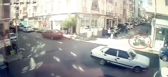 Dikkatsizliğin Kazayla Sonuçlandığı Anlar Kamerada