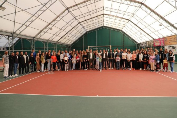 Burhaniye Tenis Ligi Tamamlandı