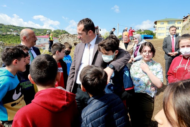 Ortaokul Öğrencileri Tarihi Bin 100’lü Yıllara Dayanan Akçakale Kalesi’nde Kazı Yaptı