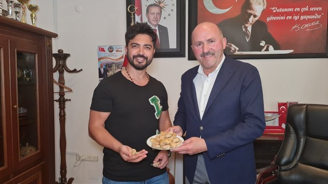 Ünlü Sanatçı Yusuf Güney’den Kuyucak İncirine Övgü