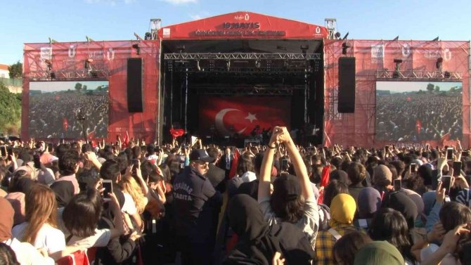 Üsküdar’da 19 Mayıs Coşkusu Eypio, Fatma Turgut Ve Manga Rüzgarıyla Yaşandı