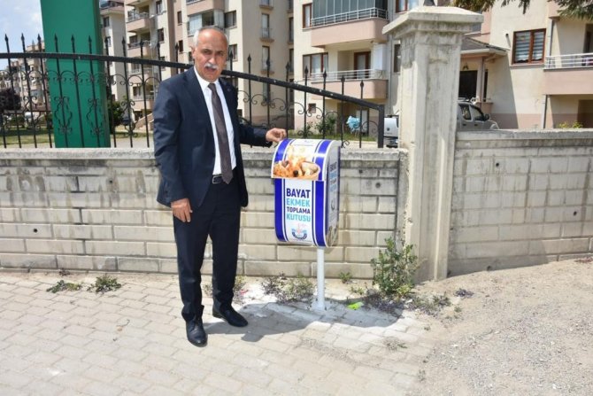 Can Dostları İçin Bayat Ekmek Kutusu