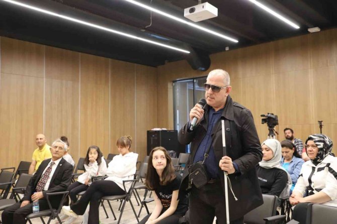 Yazar Delibaş, Atatürk Cephede Bile Kitap Okuyordu