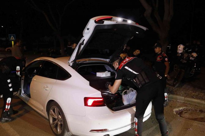 Adana’da Bin 735 Polisle Huzur Ve Güven Uygulaması