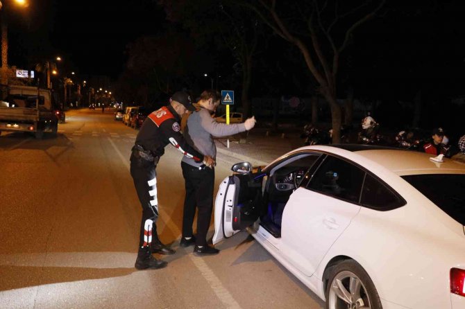 Adana’da Bin 735 Polisle Huzur Ve Güven Uygulaması