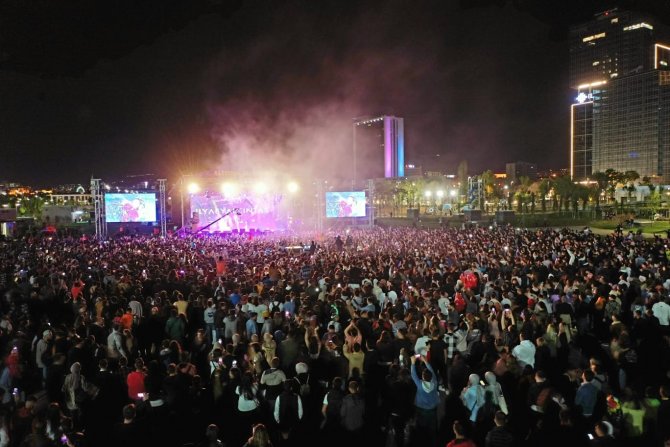 Altınfest’te İ̇lyas Yalçıntaş’ın Şarkıları Hep Bir Ağızdan Söylendi