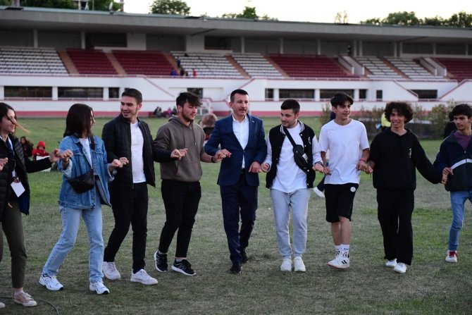 Altınfest’te İ̇lyas Yalçıntaş’ın Şarkıları Hep Bir Ağızdan Söylendi