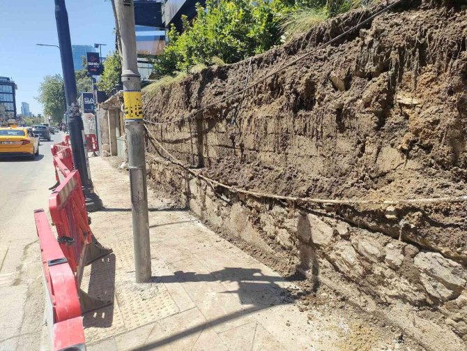 Beşiktaş’ta Çöken Duvarın Bulunduğu Caddede Yaşayanlar Konuştu